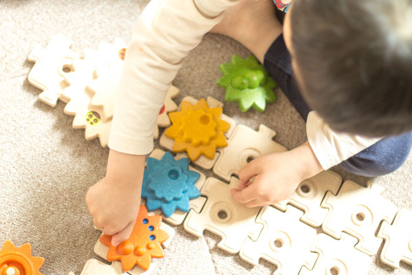 遊んでいる子供の様子拡大