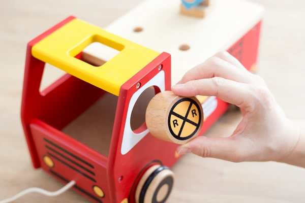 型はめパーツにもなる標識