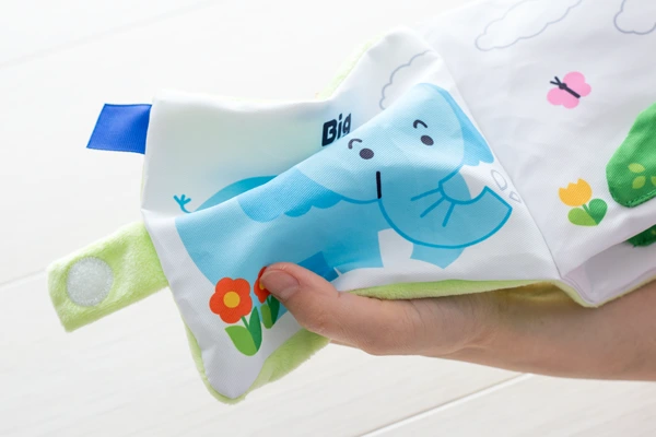 ぞうのページはシャカシャカ鳴る仕掛け