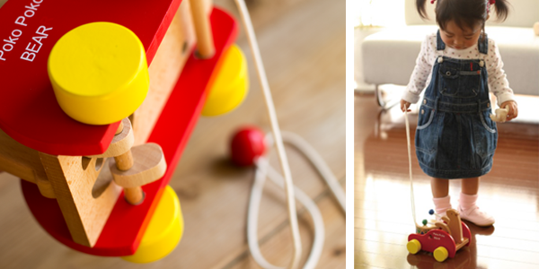 1歳児が遊んでいる様子
