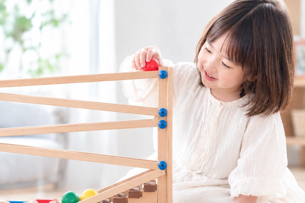 子供が遊んでいる様子