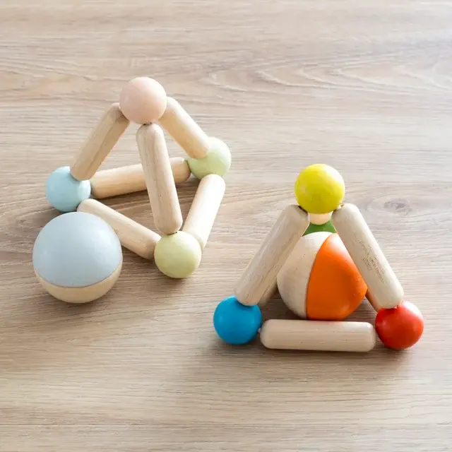 三角のにぎにぎ　木製おもちゃ