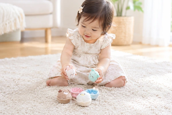 赤ちゃんが遊んでいる様子