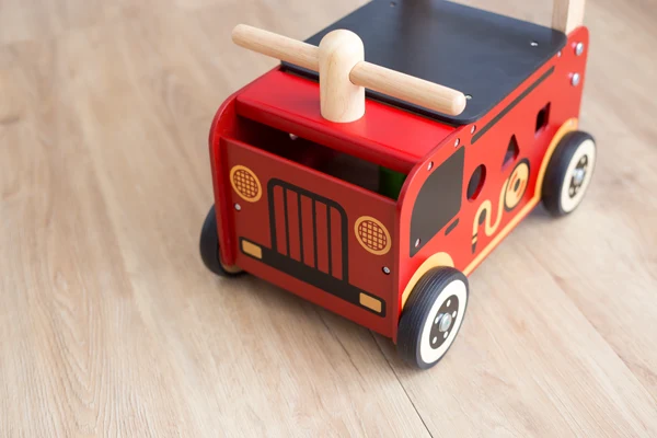ウォーカーアンドライド消防車 つかまり立ちおもちゃ｜木の