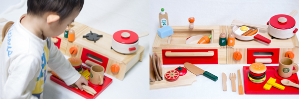 コンロ&シンクセットで遊んでいる子供