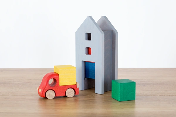 値下げ【廃盤品】ツミニー　こまむぐ　トラック　積み木　木製おもちゃ Amazon | おもちゃのこまむぐ 積木をトラックの積荷にして遊ぶ